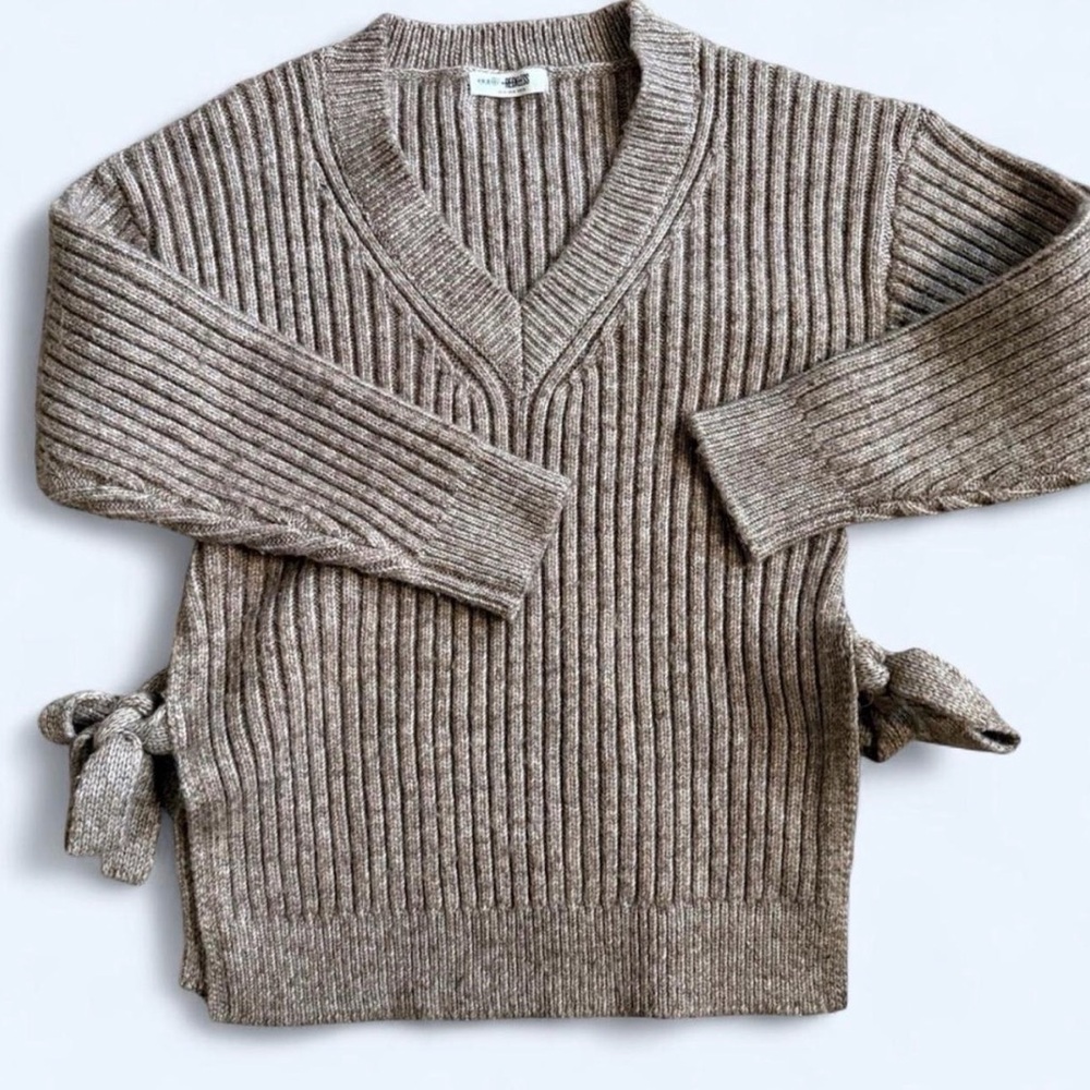 Cozy Ribbed Knit Sweater - Brown